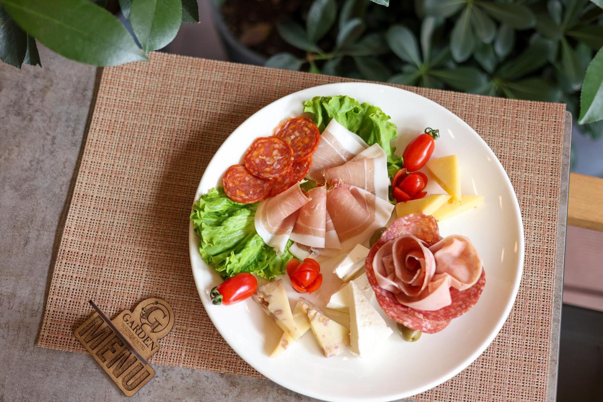 Garden Boutique Hotel Tiranë Ngoại thất bức ảnh