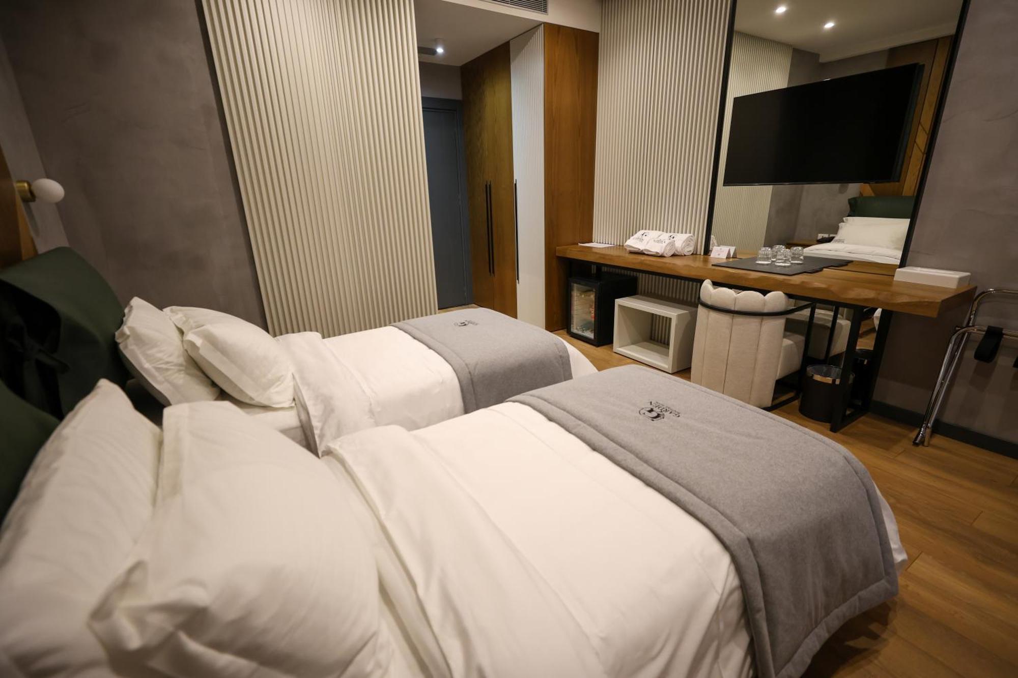 Garden Boutique Hotel Tiranë Ngoại thất bức ảnh