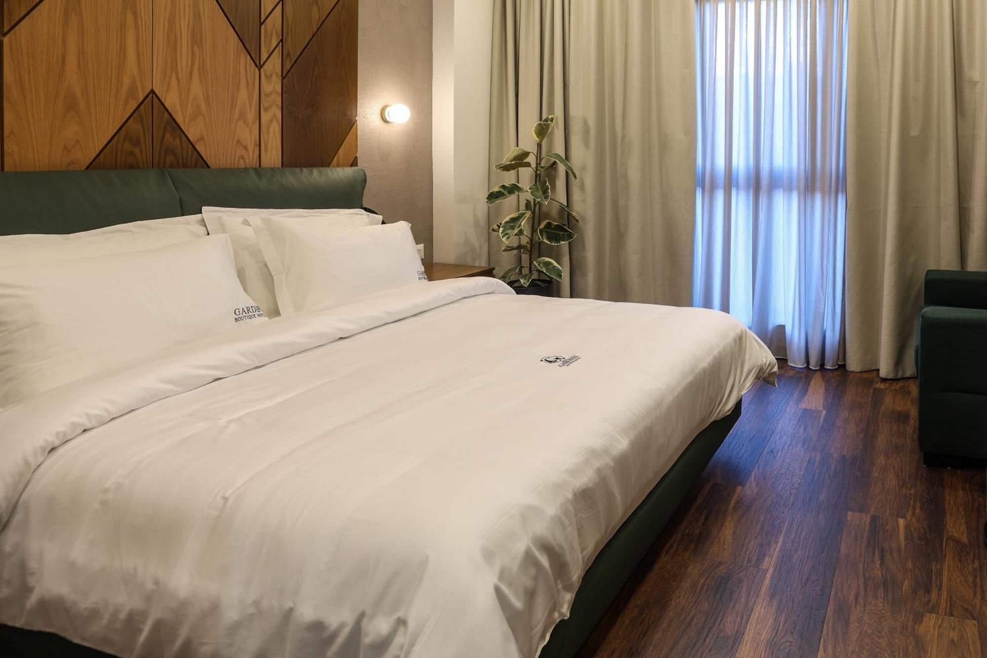 Garden Boutique Hotel Tiranë Ngoại thất bức ảnh