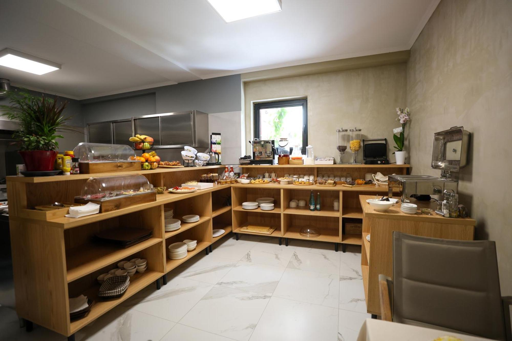 Garden Boutique Hotel Tiranë Ngoại thất bức ảnh