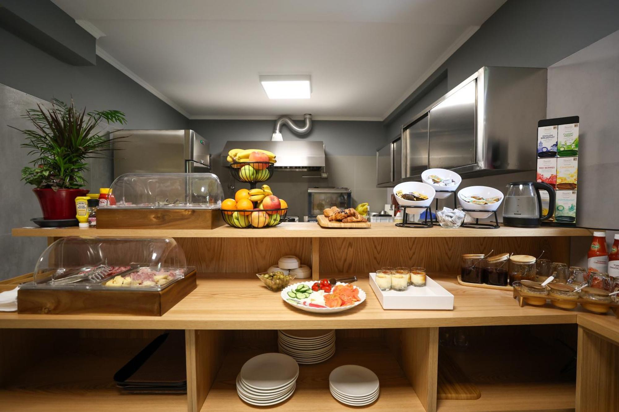 Garden Boutique Hotel Tiranë Ngoại thất bức ảnh