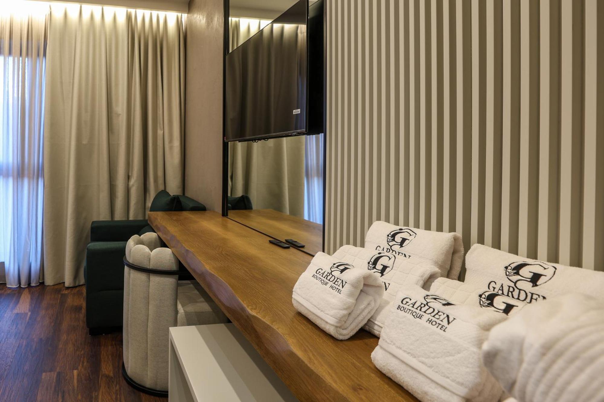 Garden Boutique Hotel Tiranë Ngoại thất bức ảnh