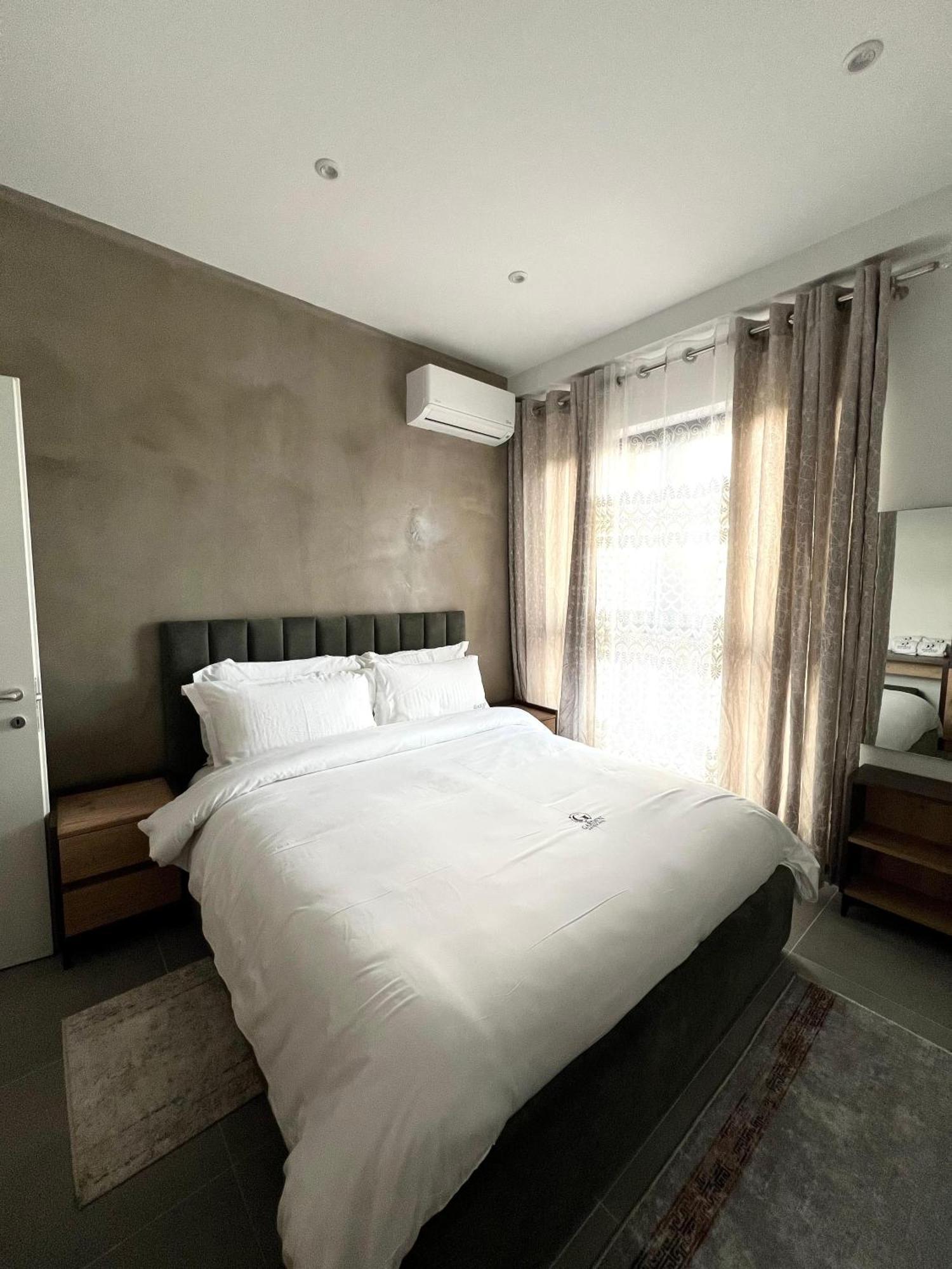 Garden Boutique Hotel Tiranë Ngoại thất bức ảnh